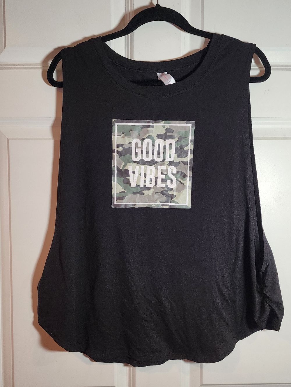 No Boundaries Good Vibes Camo Graphic Muscle Tank - Black XXXL